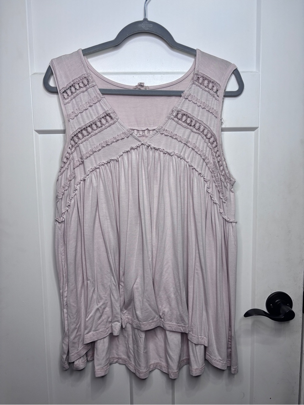 POL Sleeveless Crochet Yoke Tank Top in Light Mauve